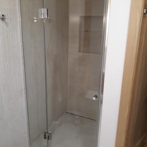 kabiny-prysznicowe-lub-parawany-nawannowe-1